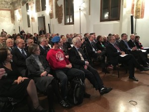 Milano - Sala della Società Umanitaria - Il pubblico alla cerimonia del 113° anniversario della Fondazione Asilo Mariuccia 